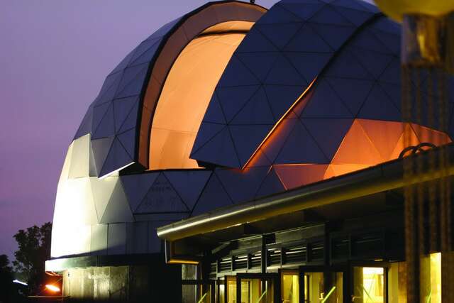 照片-南瀛天文教育園區，園區內有三個區：天文觀測館、天文展示館、天文星象館