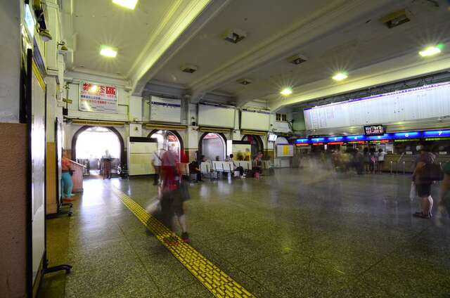 照片-臺南火車站內