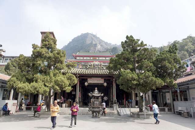 照片-碧雲寺座落於山靈水秀的台南縣關仔嶺半山腰