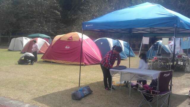露營帳篷與民眾