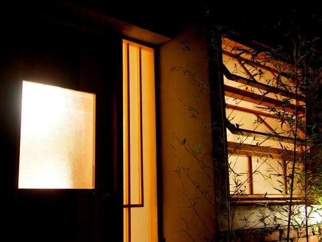 照片-一樓悅竹夜晚的門口